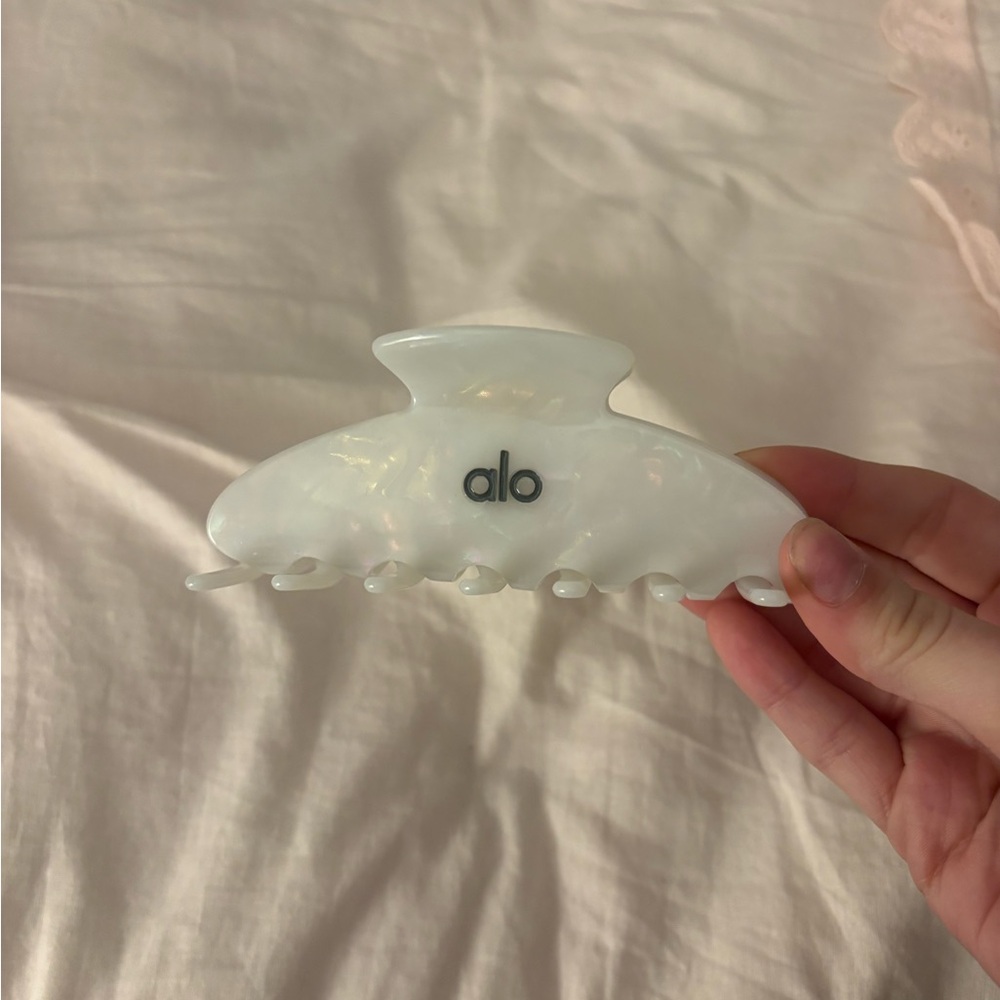 ALO Yoga White Hair Clip